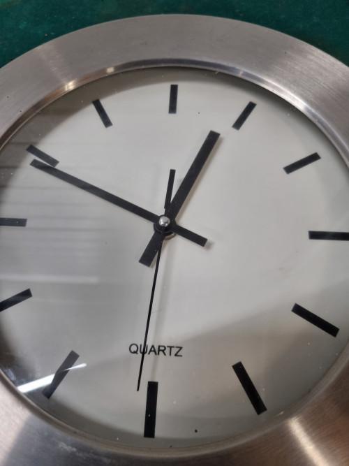 wandklok chroom quartz, Ophalen of Verzenden, 'T Olde Gre-j, Info@toldegrej.nl, Endepoelstraat 20f Didam