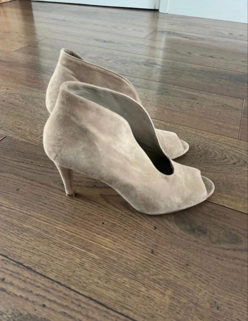 Toral Pumps Maat 39 - Elegante Beige Suède Hakken, Ophalen of Verzenden, Zo goed als nieuw, Beige, Pumps