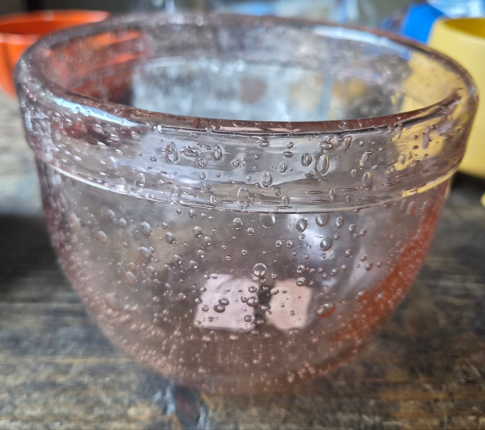 Roze glazen bloempot met bubbels, Huis en Inrichting, Met patroon/structuur, Ophalen of Verzenden, Roze, Glas