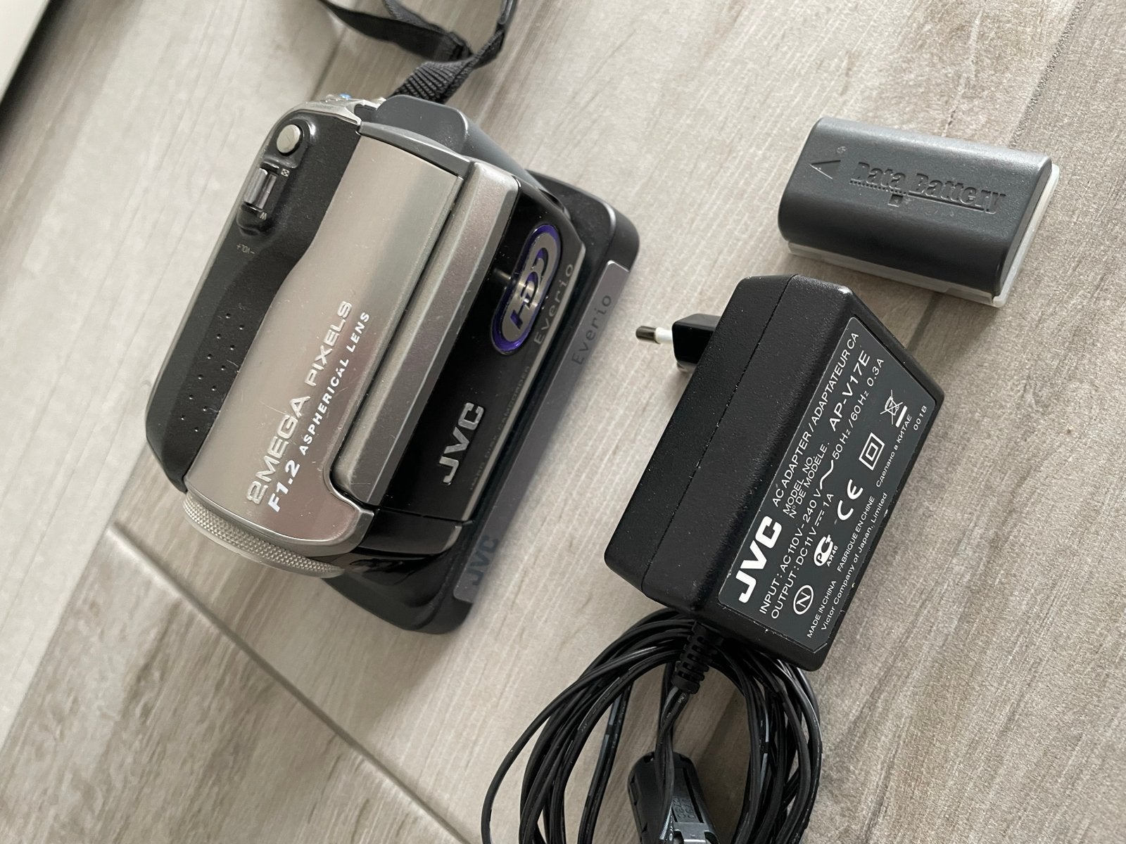 JVC Everio Hard Disk Camcorder - 2 Megapixels, JVC, Ophalen of Verzenden, 8 tot 20x, Camera