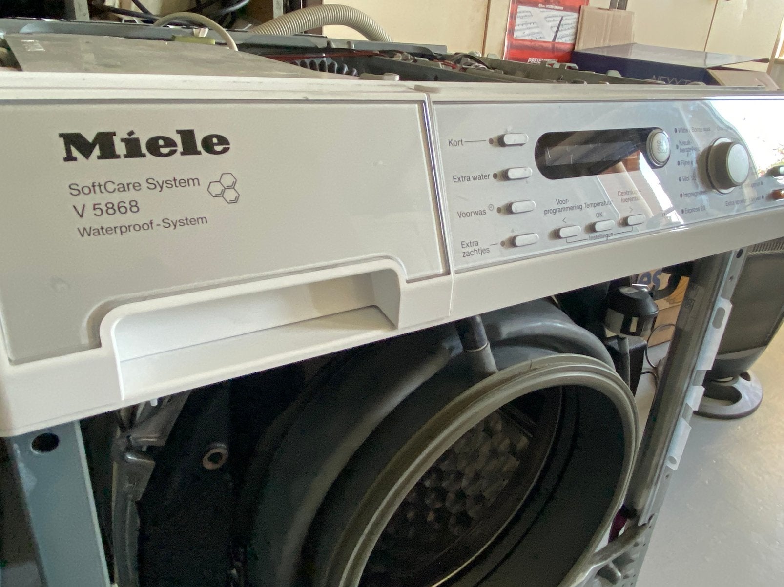 Miele V5868  wasmachine defect, Witgoed en Apparatuur, Wasmachines, Ophalen, 6 tot 8 kg, Minder dan 85 cm, 1600 toeren of meer