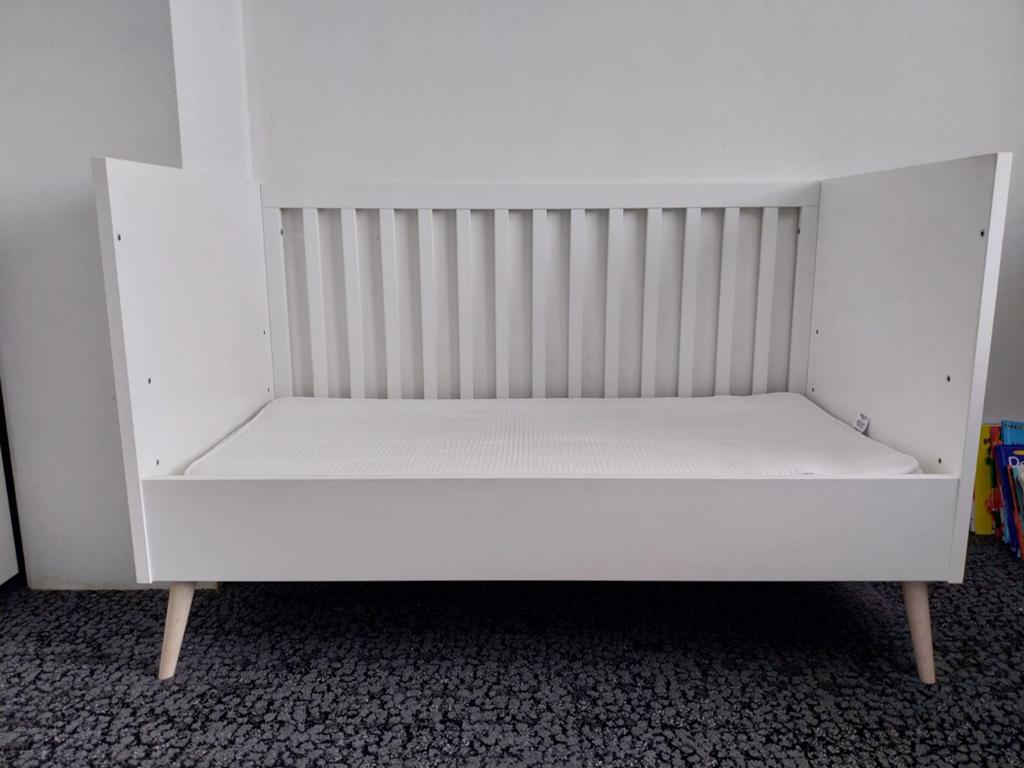 Meegroeibed en commode van Kidsmill, Kinderen en Baby's, Kinderkamer | Complete kinderkamers, Zo goed als nieuw, Jongetje of Meisje