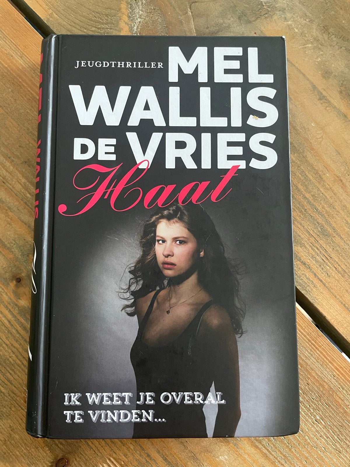 Mel Wallis de Vries - 7 jeugdthrillers (Haat, Vlucht, etc.), Ophalen of Verzenden, Gelezen, Fictie