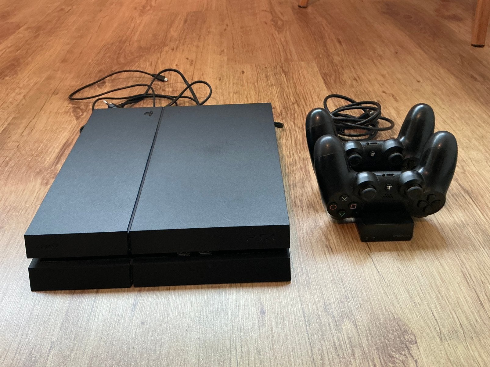 Playstation 4 zwart 1Tb, Ophalen, Zo goed als nieuw, Met 2 controllers