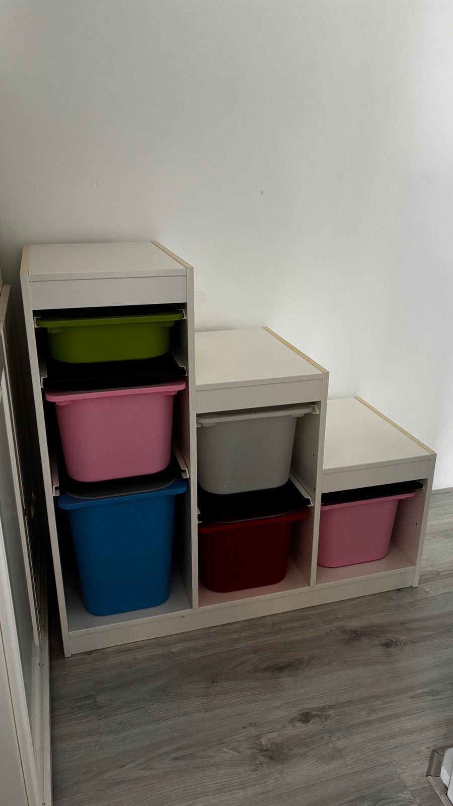 Witte IKEA TROFAST kast – 4 planken & 6 bakken, Ophalen, Met plank(en), Gebruikt, 50 tot 100 cm