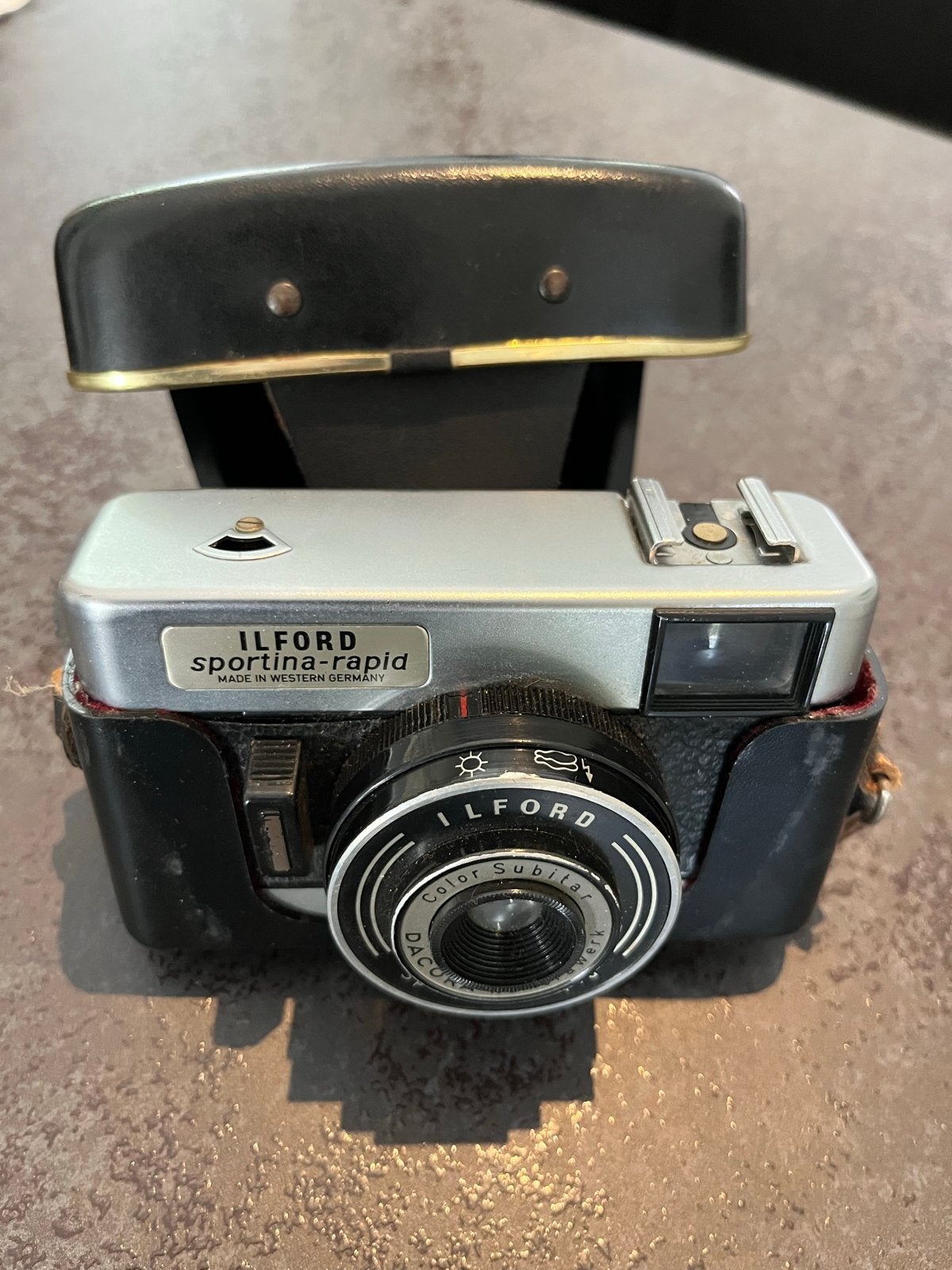 Ilford Sportina Rapid camera met lederen tasje, Audio, Tv en Foto, Fotocamera's Analoog, Ophalen of Verzenden, Gebruikt, Compact