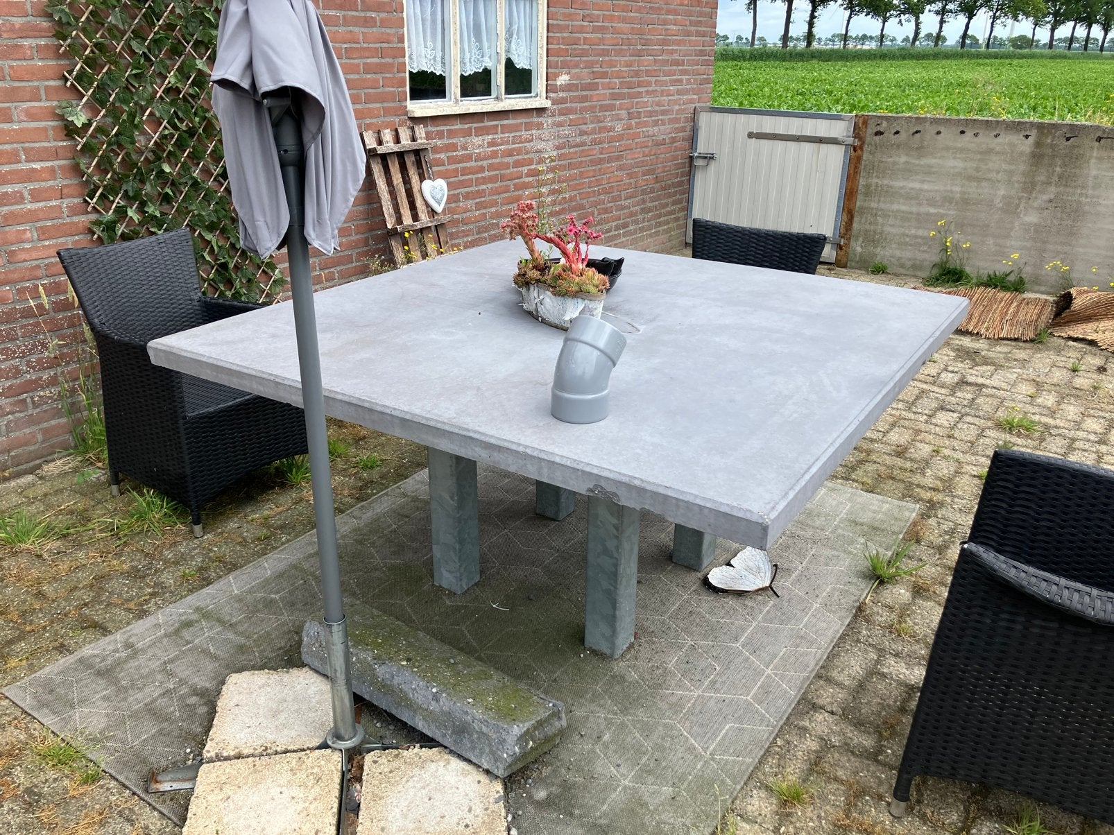 Betonnen tafel. 160x160., Ophalen, Gebruikt, Overige materialen