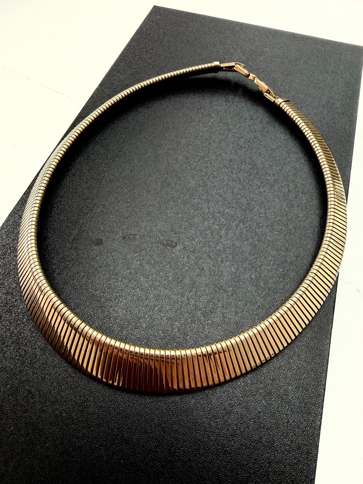 Vintage Monet omega choker ketting goudkleurig 80’s, Ophalen of Verzenden, Gebruikt, Goud, Goud