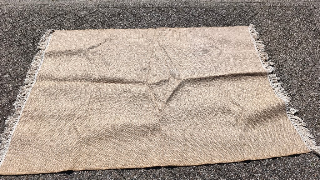 Mooi vloerkleed 140 x 200 cm., Huis en Inrichting, Ophalen, Crème, 100 tot 150 cm, Laagpolig