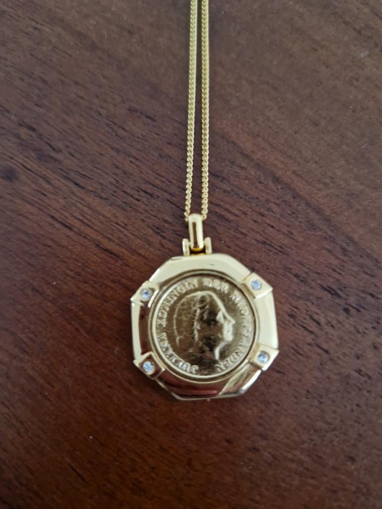 18 Karaats verguld Gouden Juliana Cent Hanger met Ketting, Gebruikt, Ophalen of Verzenden, Met kristal, Goud