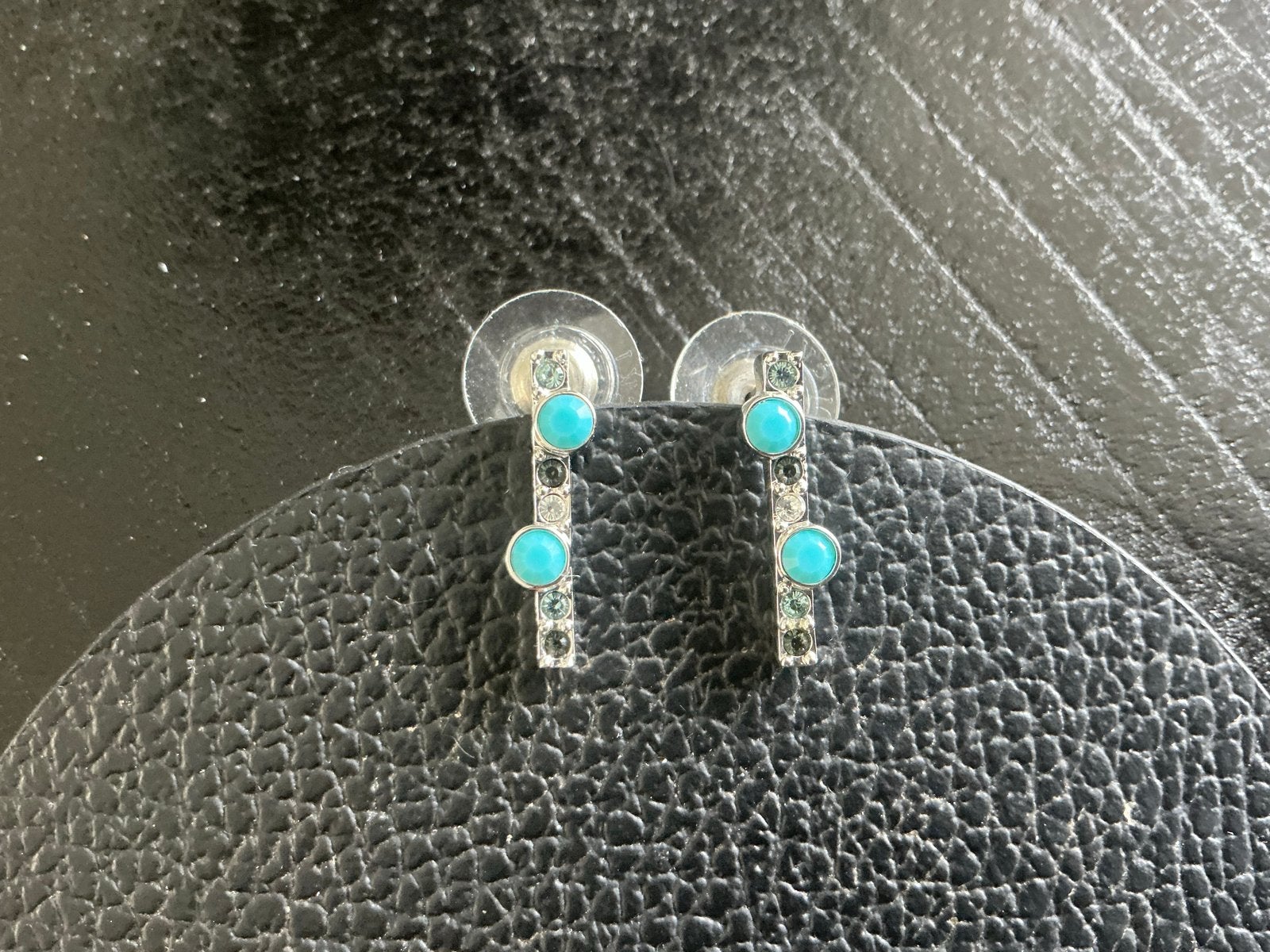 Zilveren oorbellen met Swarovski kristallen en steentjes, Met edelsteen, Nieuw, Ophalen of Verzenden, Knopjes of Stekers