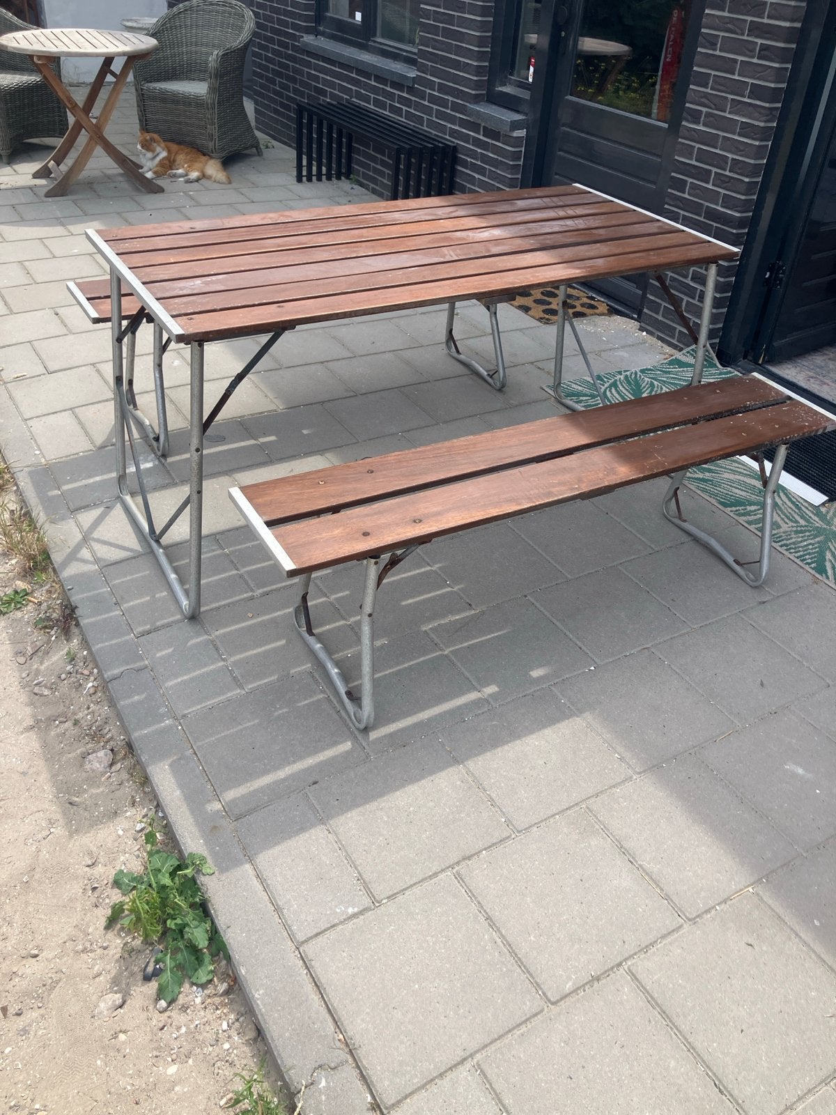 Gebruikte picknicktafel met roestplekken, Ophalen, Gebruikt, X, Rechthoekig