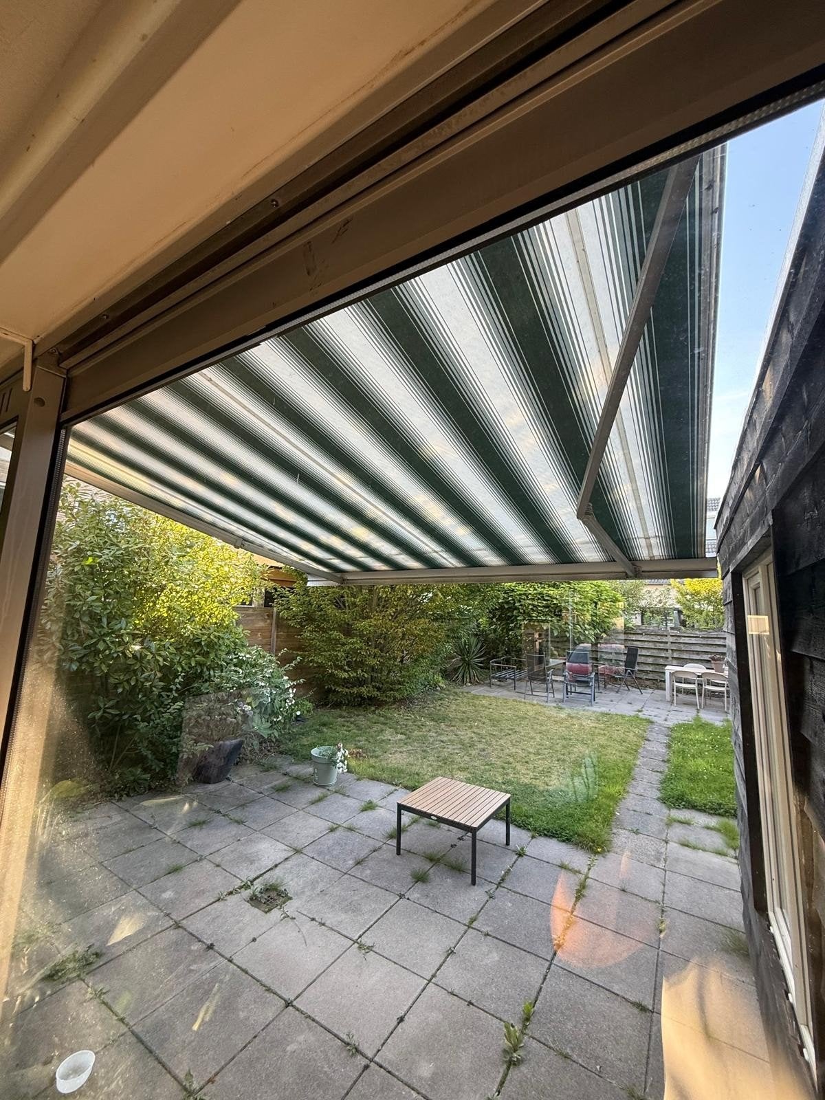 Zonnescherm 3m breed, automatisch, groen/wit gestreept, Tuin en Terras, Zonneschermen, Ophalen, Gebruikt, 250 cm tot 450 cm, Elektrisch