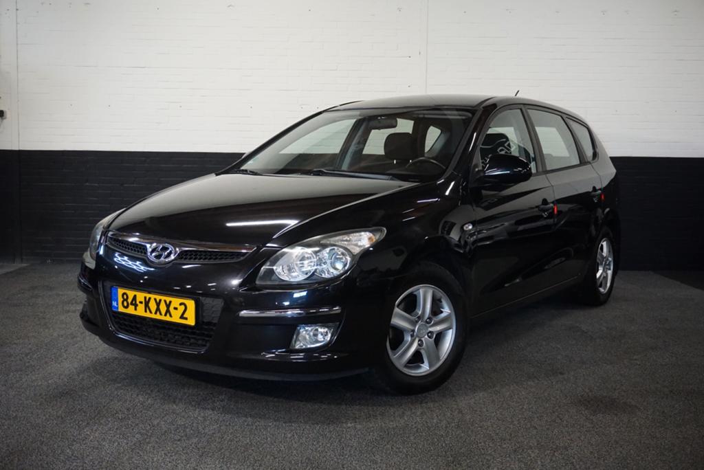 Hyundai i30 CW 1.6i Active | TREKHAAK | AIRCO, Voorwielaandrijving, Stof, 4 cilinders, Zwart