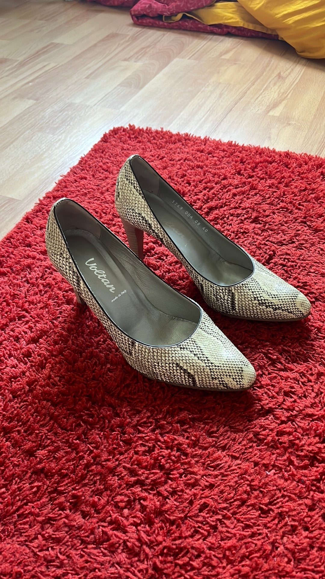 Voltan hakjes, Overige kleuren, Ophalen of Verzenden, Zo goed als nieuw, Schoenen met hoge hakken