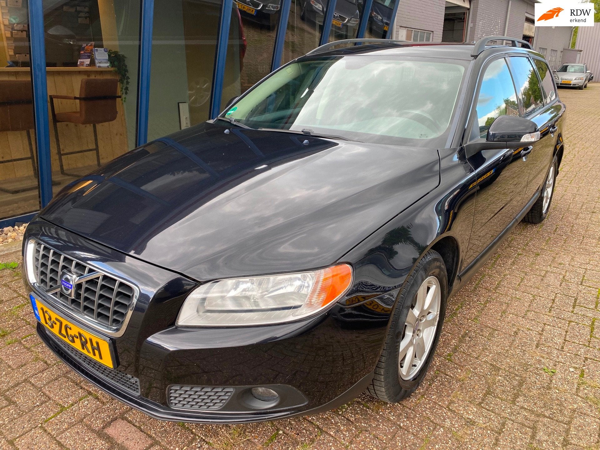 Volvo V70 2.5T Kinetic 200PK NL-AUTO Youngtimer, Auto's, Voorwielaandrijving, Stof, Zwart, Handgeschakeld