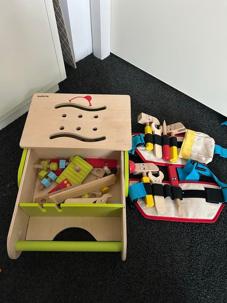 Houten gereedschapskist met riemen voor kinderen, Ophalen of Verzenden, Gebruikt, Bouwen