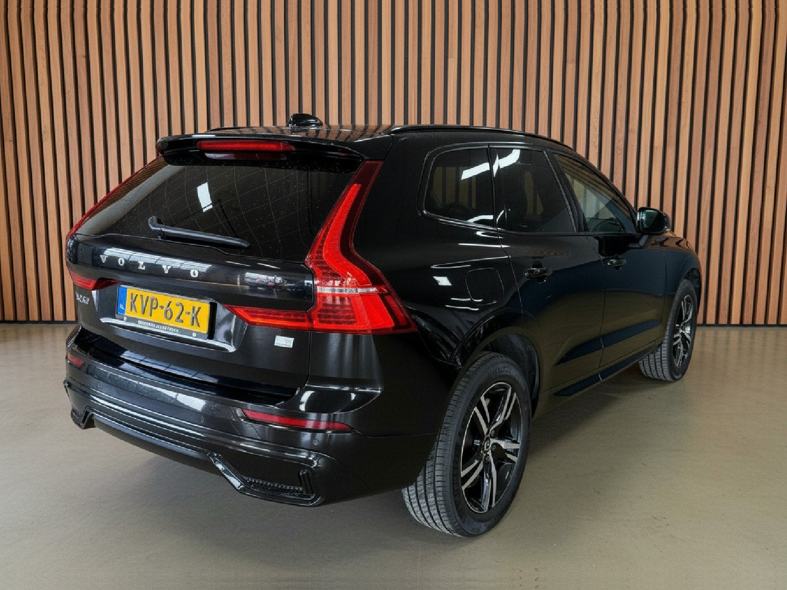 Volvo XC60 2.0 T6 Plug-in hybrid AWD R-Design | Elektr. Trek, Automaat, Gebruikt, Euro 6, 4 cilinders