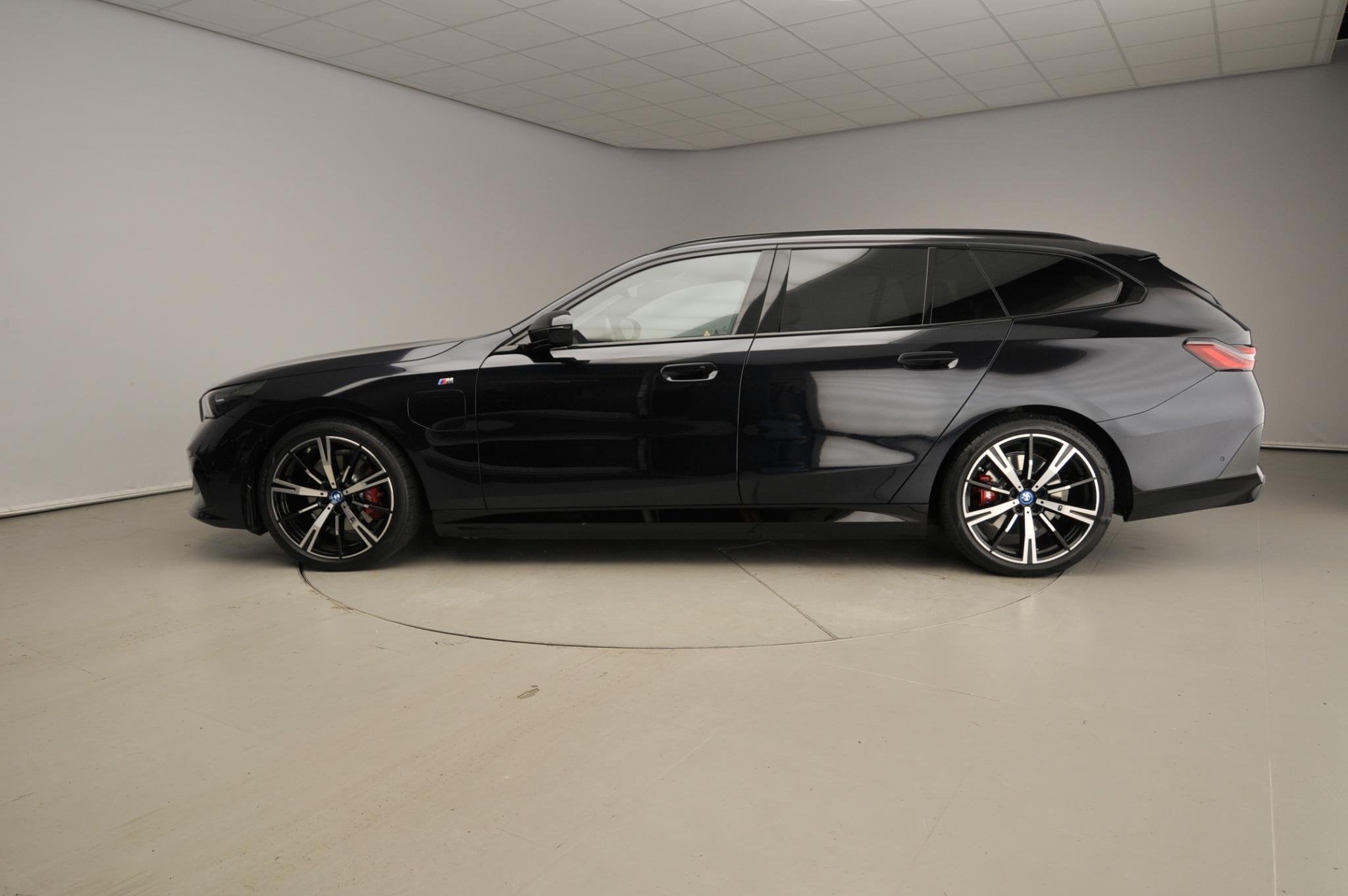 BMW 5 Serie Touring 530e | M-Sportpakket | LED | HUD | Activ, Auto's, Automaat, 4 cilinders, 135 min, Zwart