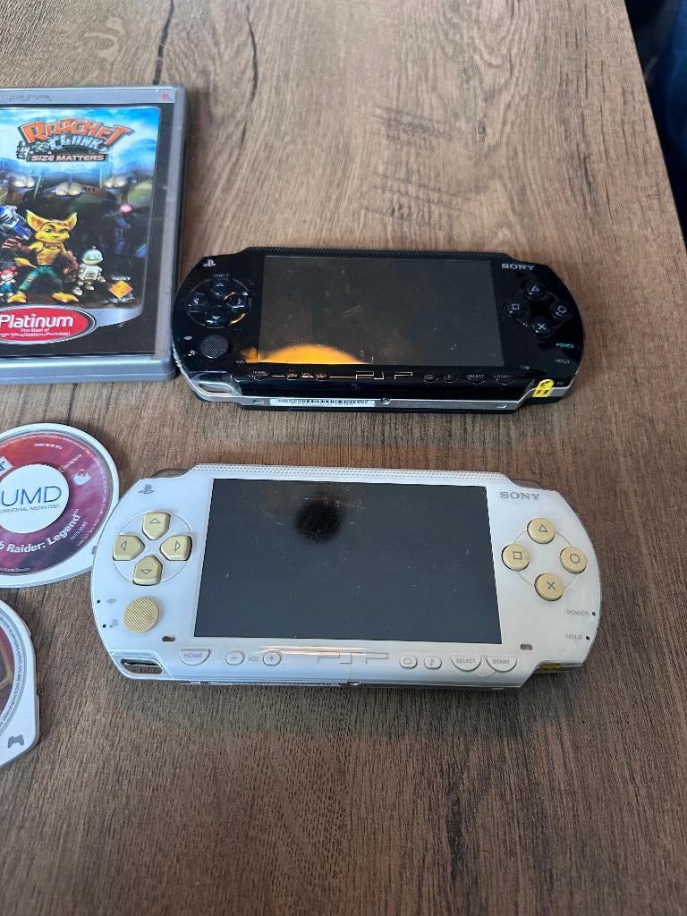 PlayStation Portable (PSP) set – 2x PSP + 8 games, Gebruikt, Overige genres, 1 speler, Ophalen of Verzenden
