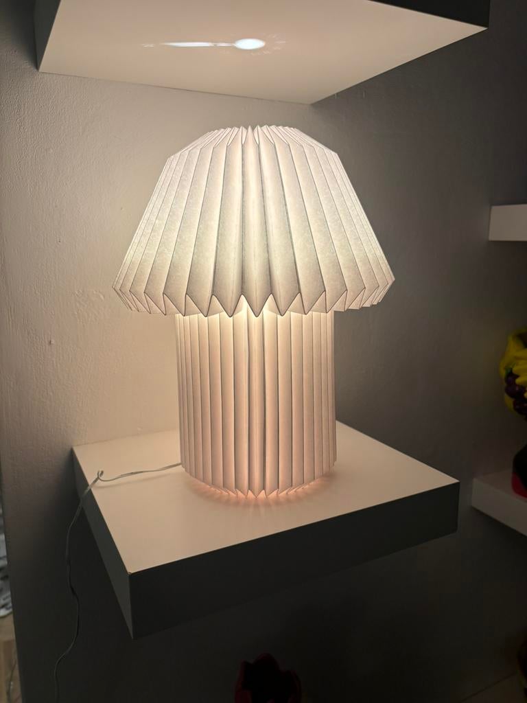 Zeer leuke tafellamp van papier, Huis en Inrichting, Ophalen of Verzenden, Nieuw, Japandi, Minder dan 50 cm