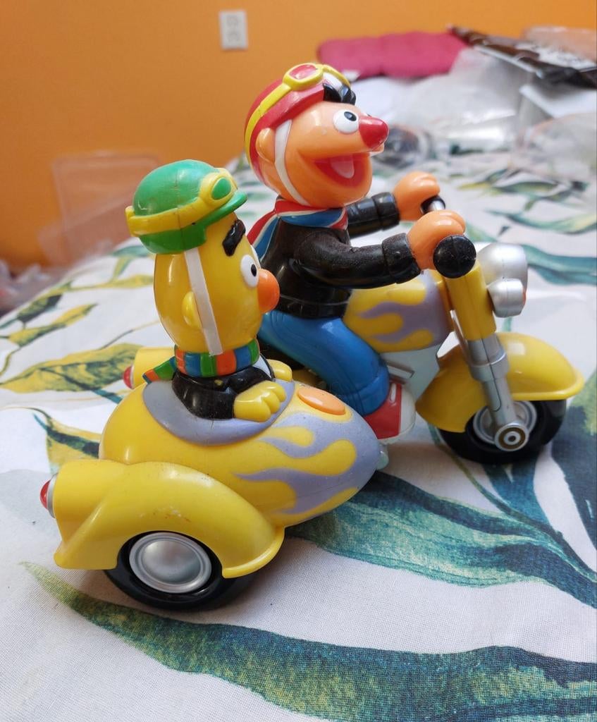 Bert en Ernie op motor met zijspan, Ophalen of Verzenden