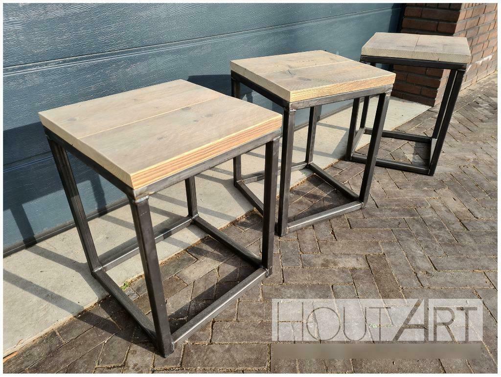 Nachtkastje / bijzettafel kubus staal & steigerhout, Huis en Inrichting, Slaapkamer | Nachtkastjes, Minder dan 45 cm, Metaal of Aluminium