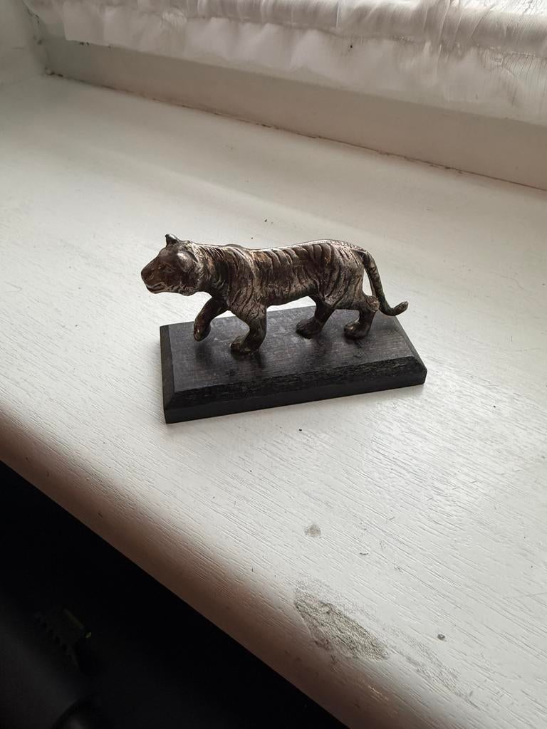 Te koop verzilverd beeldje tijger beeldje tijger beeld, Verzamelen, Beelden en Beeldjes, Ophalen of Verzenden, Zo goed als nieuw