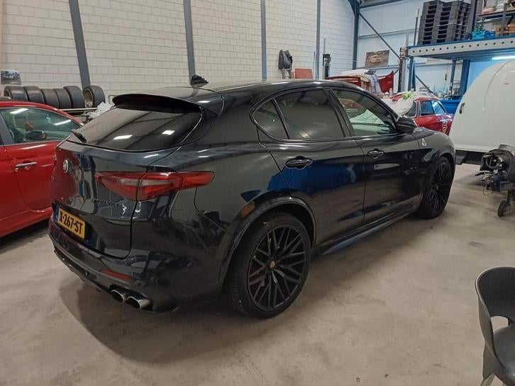 Alfa Romeo Stelvio quadrofoglio 2.9 V6 600pk AWD 2021 Zwart, Auto's, Automaat, 510 pk, Alcantara, Zwart