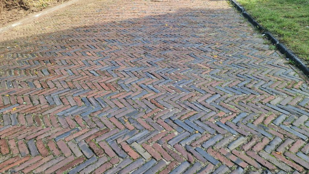 Oude waaltjes getrommeld  handgebakken 5 duimers velesoorten, Tuin en Terras, Tegels en Klinkers, Gebruikt, Klinkers, Overige materialen