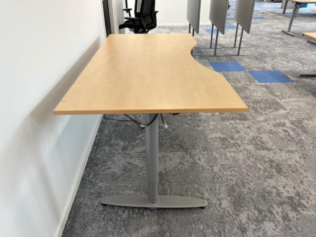 Foto 2 van Elektrisch Kinnarps Bureau180x90xH62-85cm met kabelgoot,30st