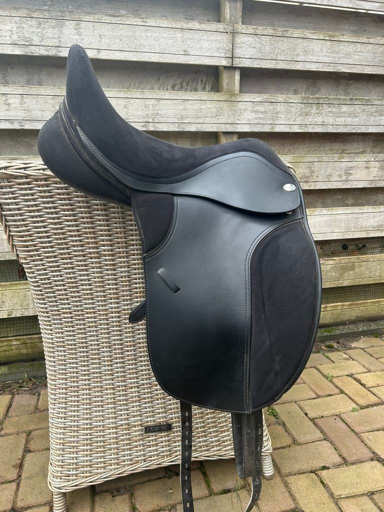 Thorowgood dressuurzadel 17,5 inch, Dieren en Toebehoren, Ophalen of Verzenden