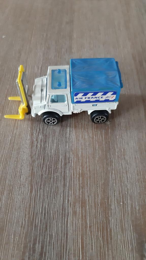 Majorette comino air France vrachtwagen met heftruck zgan, Ophalen of Verzenden, Zo goed als nieuw, Bus of Vrachtwagen, Majorette