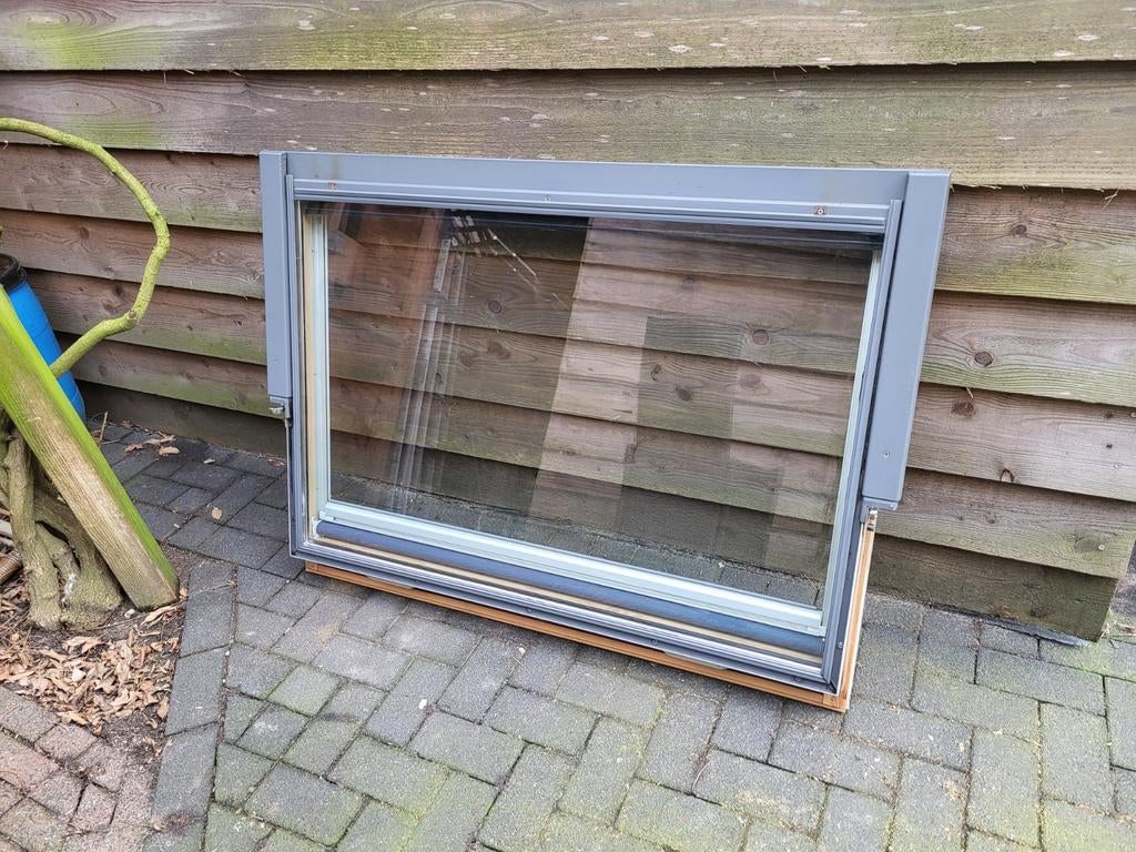 Draaideel velux U04 134 x 98 cm in nette staat, Doe-het-zelf en Verbouw, Glas en Ramen, Ophalen, Gebruikt, 80 tot 120 cm, 80 tot 120 cm