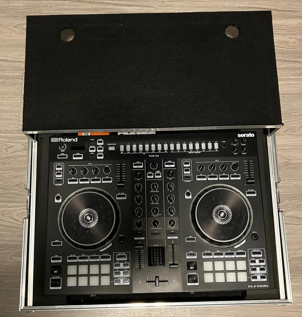 Roland dj 505 incl koffer, Ophalen of Verzenden, Zo goed als nieuw, Dj-set, Overige merken