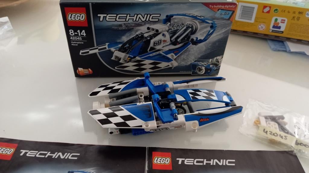 LEGO Technic 42045 Hydroplane Racer 2-in-1, Ophalen of Verzenden, Zo goed als nieuw, Complete set, Lego