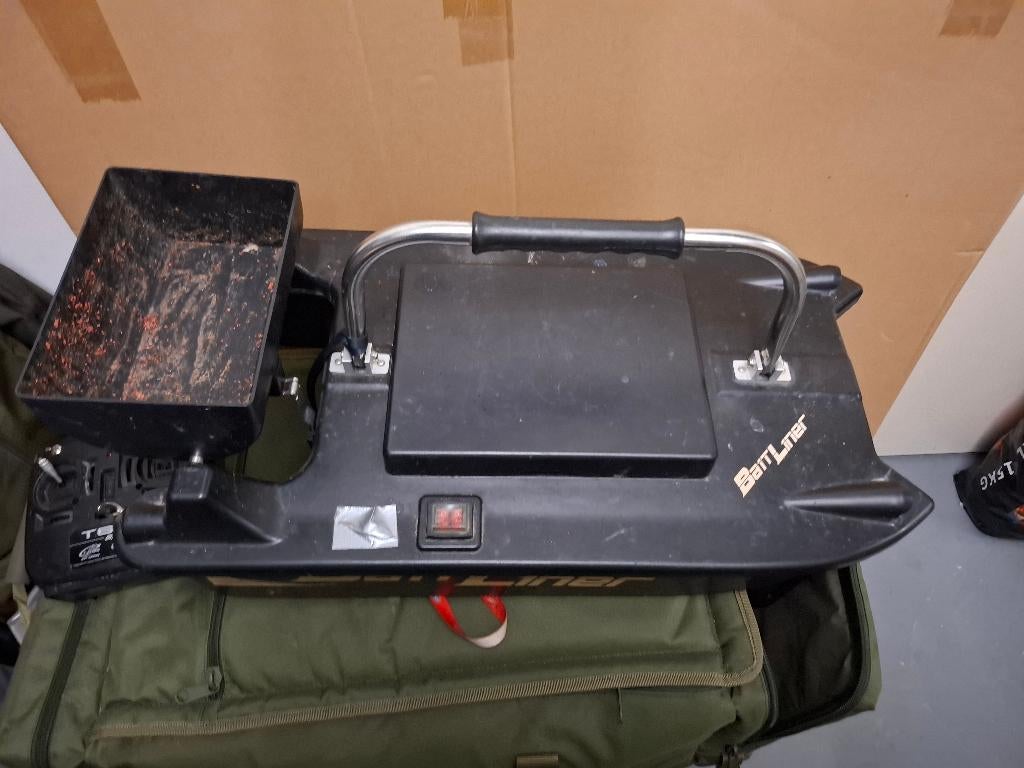 Baitliner met nieuwe handzender+ losse laadbakbediening, Watersport en Boten, Ophalen of Verzenden, Gebruikt, Overige typen