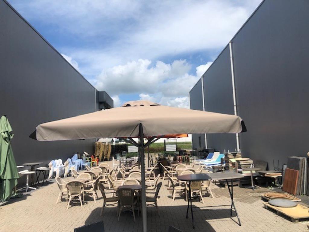 Gebruikte parasol 300 x300 cm, Zakelijke goederen, Horeca | Meubilair en Inrichting, Meubilair, Gebruikt, Ophalen