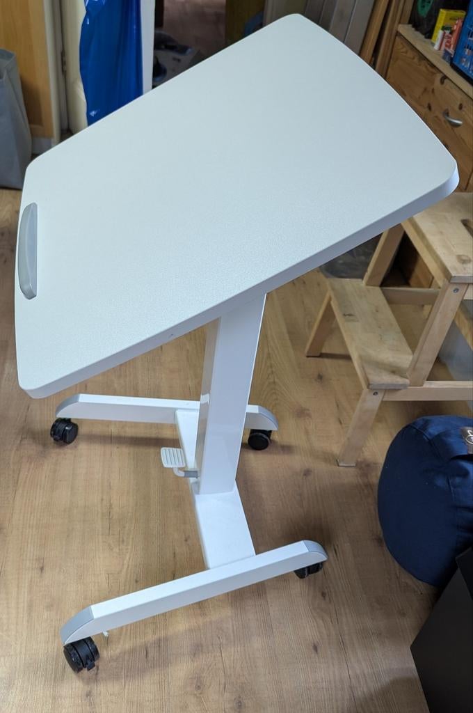Verstelbare Laptoptafel / Bijzettafel, Computers en Software, Laptoptafels, Ophalen, Zo goed als nieuw, In diepte verstelbaar