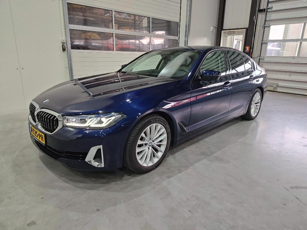 BMW 5-Serie 540i 333pk Aut 2020 Blauw, Beige, 2000 kg, Blauw, Bedrijf