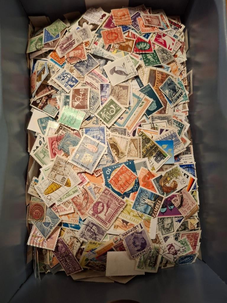 Wereld ruim een halve kilo, Postzegels en Munten, Postzegels | Volle albums en Verzamelingen, Verzenden, Buitenland