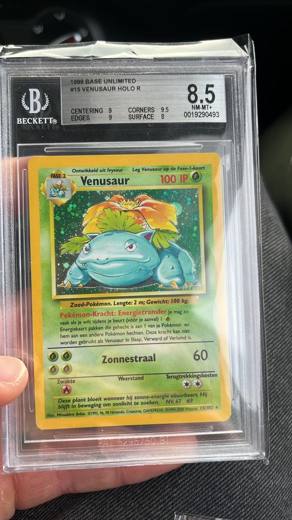 Venusaur Beckett 8.5 & Meganium 1st Ed. 7.5, Ophalen of Verzenden, Zo goed als nieuw, Losse kaart