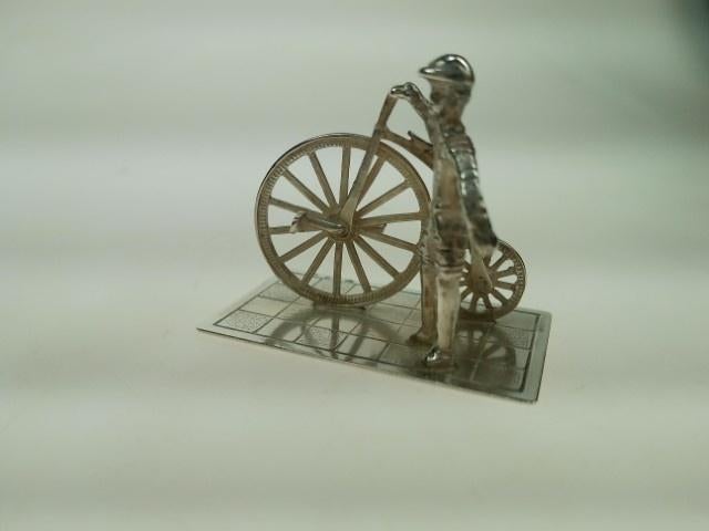 Zilver miniatuur man met antieke fiets Niekerk Schoonhoven, Antiek en Kunst, Verzenden, Zilver