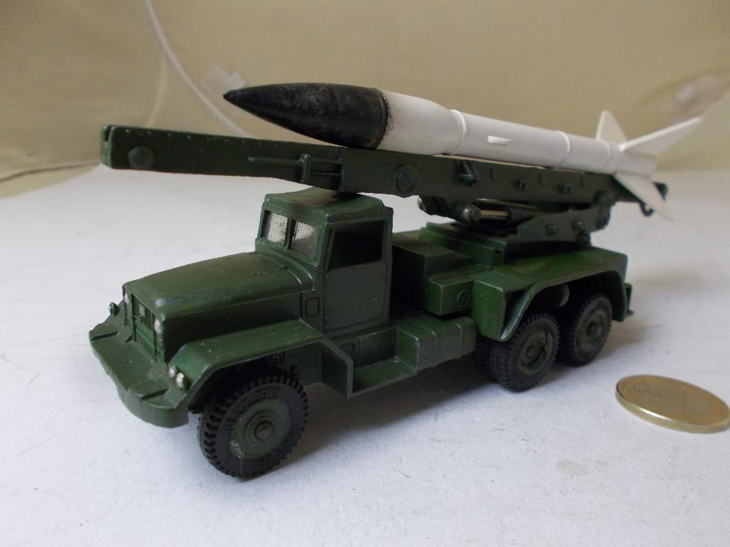 1964 Dinky SuperToys 665 HONEST JOHN MISSILE LAUNCHER (-E-)