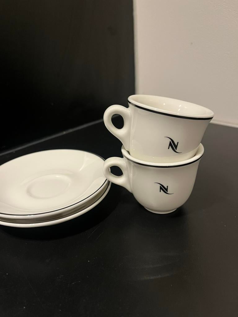 Nespresso Kopjes en Schotels - Zo goed als nieuw, Ophalen of Verzenden, Zo goed als nieuw, Effen, Kop(pen) en/of Schotel(s)