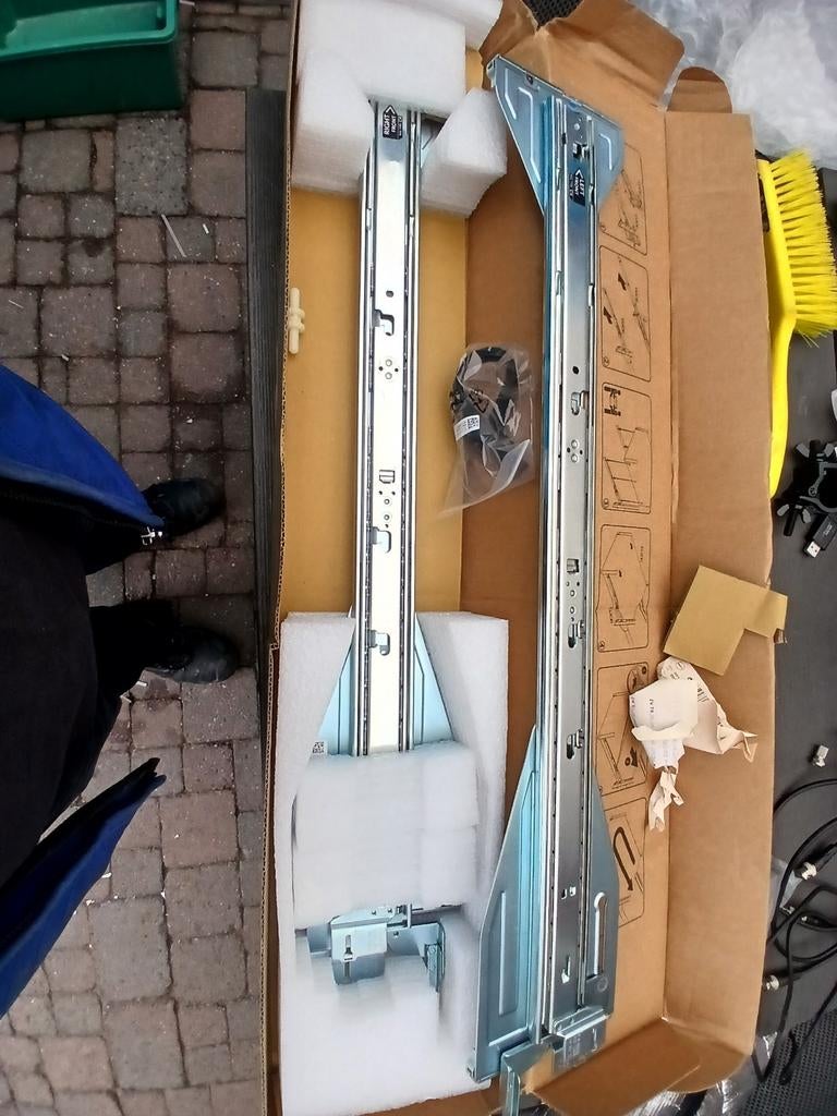 2 Nieuwe sledes voor patchkast, Ophalen of Verzenden