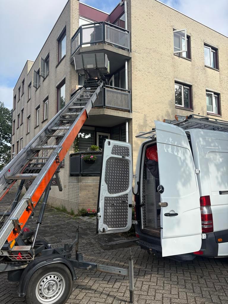 Verhuislift te huur slechts €150,- per dag!!