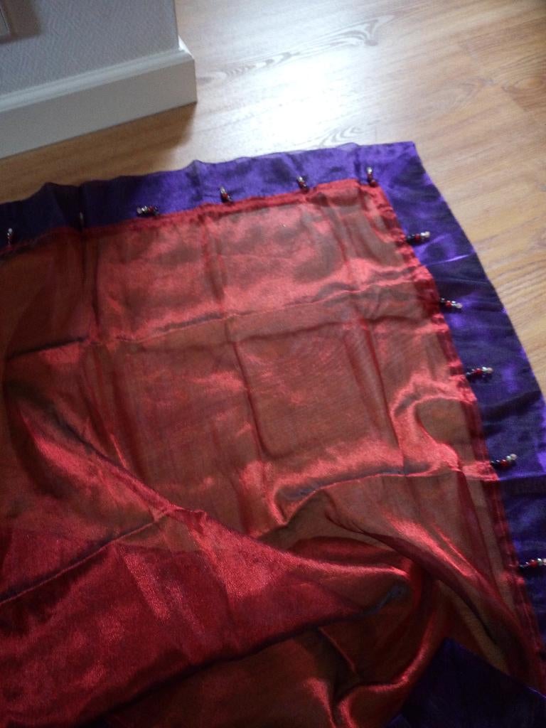 2x organza tafelkleed rood/paars, Ophalen of Verzenden