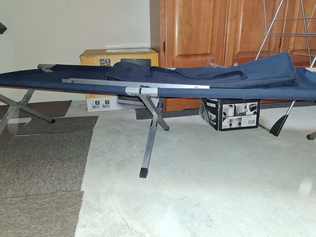 Opvouwbare stretcher - Ideaal voor camping!, Ophalen, Gebruikt, 1-persoons