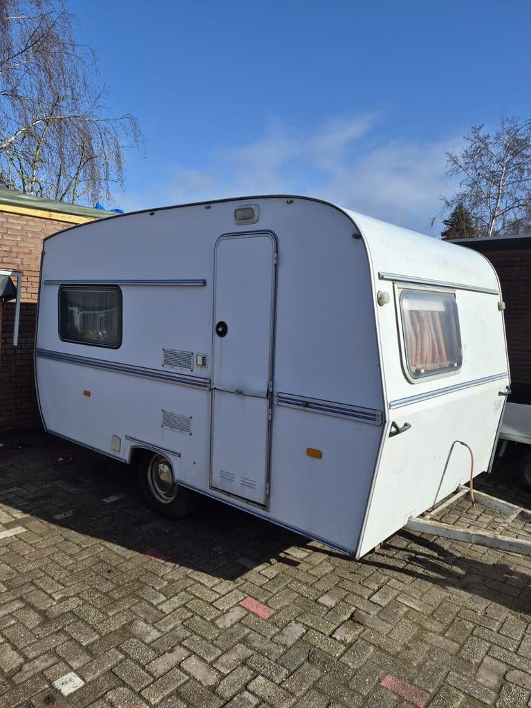 Caravan met lekkage - Opknapper!, Caravans en Kamperen, Standaardzit, Koelkast, 750 - 1000 kg, Particulier